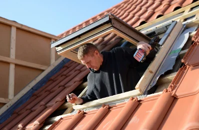 Pose de fenêtres de toit Velux à Saint-Christophe-en-Bazelle